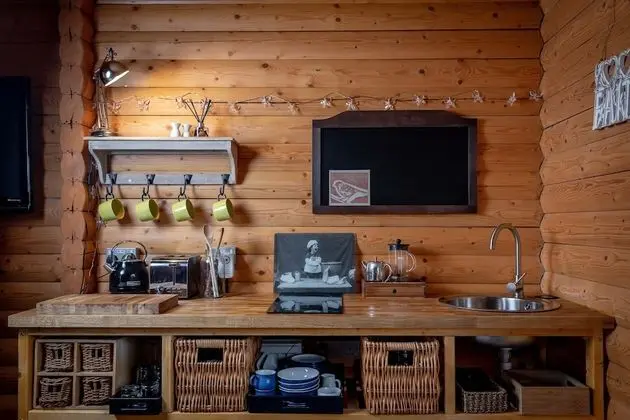 Redlands Country Lodge Log Cabin Apartments & WeeBothy - Mutfak