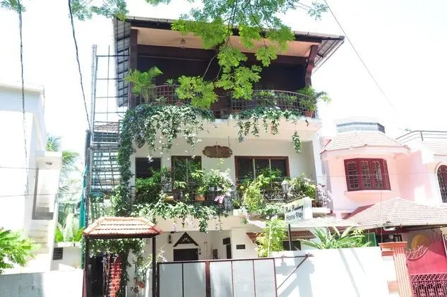 Reds Residency - Homestay