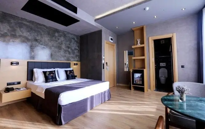 Redstone Hotel