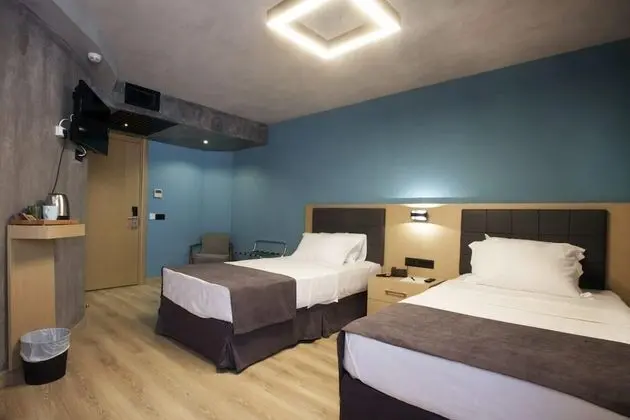 Redstone Hotel - Oda