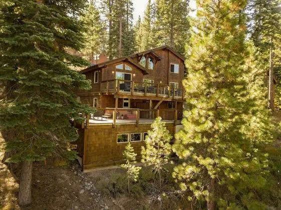 Redwood by Avantstay Secluded Cabin w/ Views & Spa 5mins to Northstar!