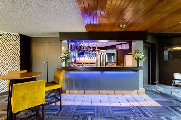 The Redwood Hotel - Lobi