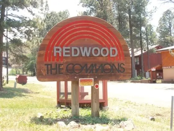 Redwood Commons - Dış Mekan