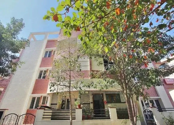 Redwood Suites