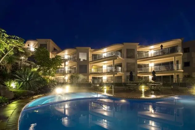 The Reef Beachfront Apartments - Havuz