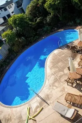 The Reef Beachfront Apartments - Havuz