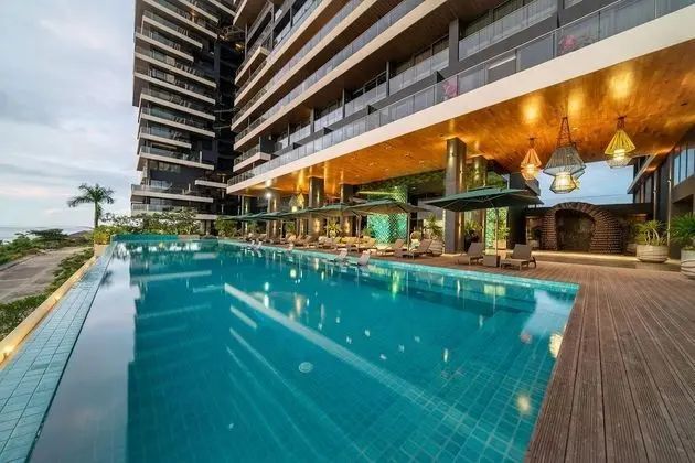 The Reef Island Resort Mactan, Cebu - Havuz