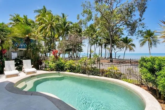Reeflections Beachfront Holiday House - Havuz
