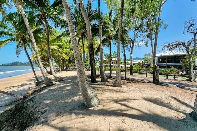 Reeflections Beachfront Holiday House - Plaj