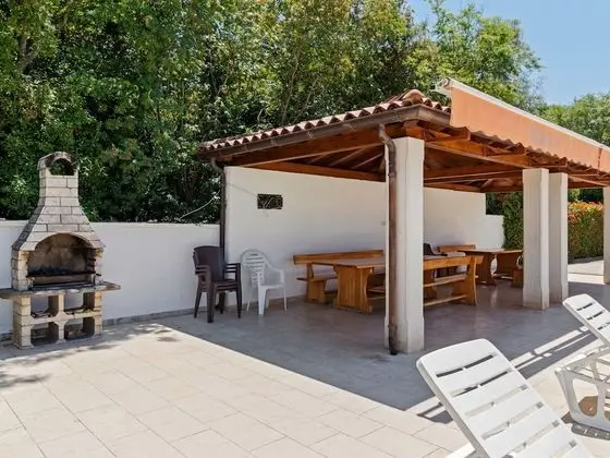 Refreshing Holiday Home in Banjole With Swimming Pool
