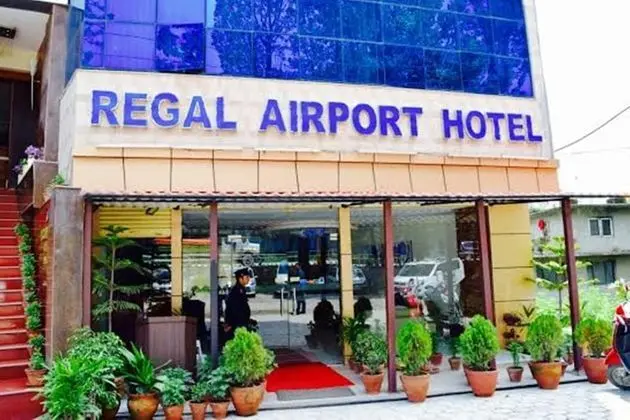 Regal Airport Hotel - Dış Mekan