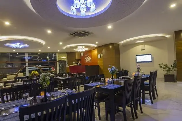 Regal Airport Hotel - Yerinde Yemek