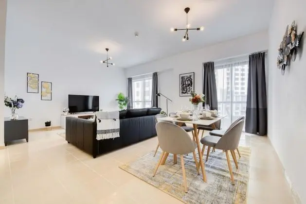 Regal Apt Fit for a King w Sea View