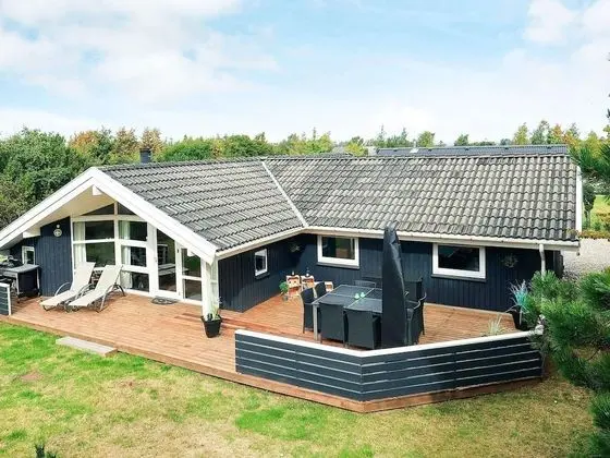 Regal Holiday Home in Humble With Whirlpool