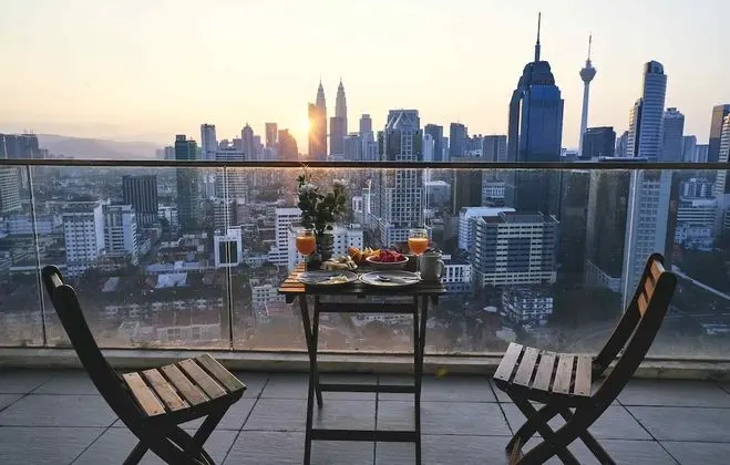 Regalia Residence @ KLCC View Sky Pool by MC - Oda