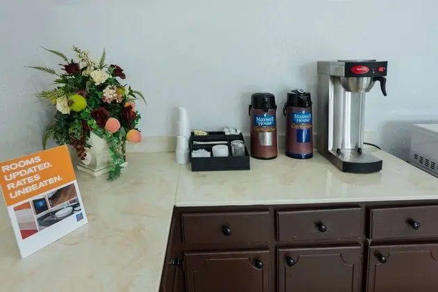 Regency Inn - Montgomery - Yerinde Yemek