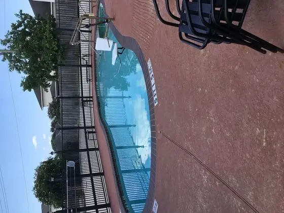 Regency Inn & Suites - Baytown - Havuz