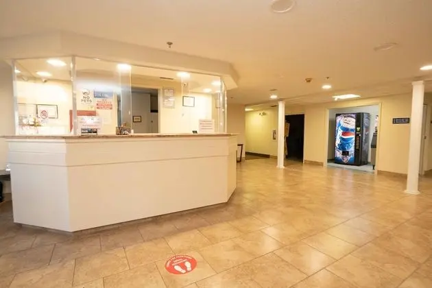 Regency Inn & Suites - Lobi
