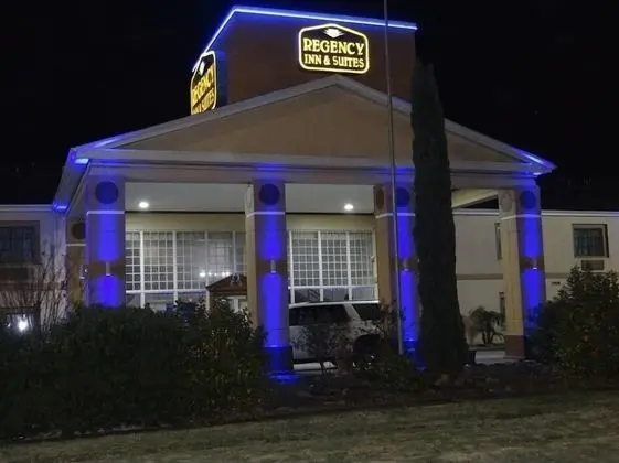 REGENCY INN & SUITES - Dış Mekan
