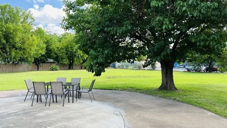 REGENCY INN & SUITES - Dış Mekan