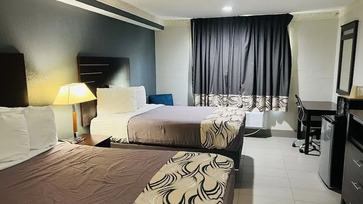 REGENCY INN & SUITES - Oda