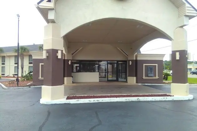Regency Inn & Suites - Dış Mekan