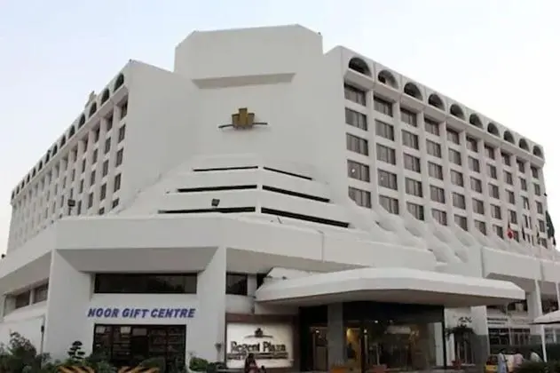 Regent Plaza Hotel & Convention Centre - Dış Mekan