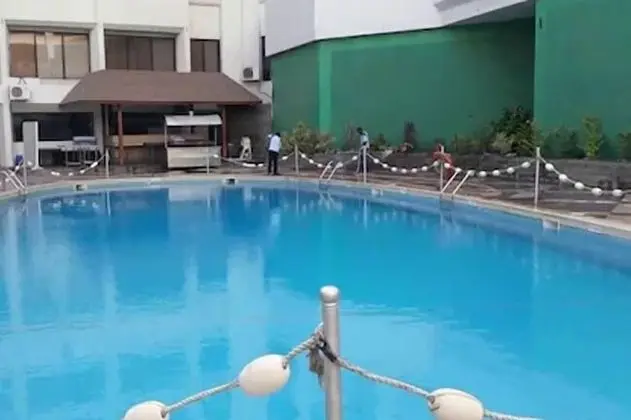 Regent Plaza Hotel & Convention Centre - Havuz