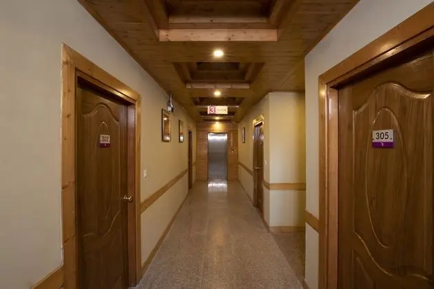 Regenta Inn Blossoms By Riverside Manali - Lobi