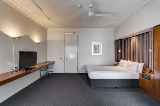 Regents Court Apartments
