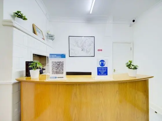 The Regents Guest House - Lobi