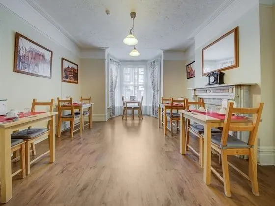 The Regents Guest House - Yerinde Yemek