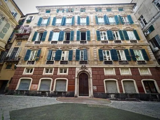 Reggia San Lorenzo Di Fronte Alla Cattedrale