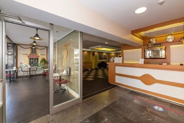 Regno Hotel - Lobi