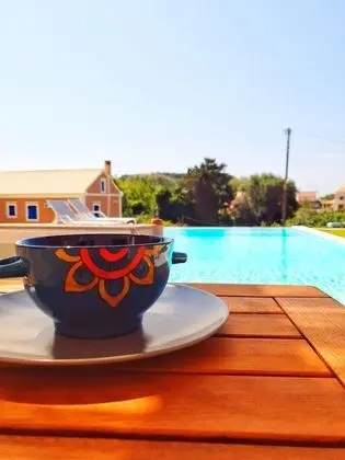 Reiki Luxury Villas - Havuz