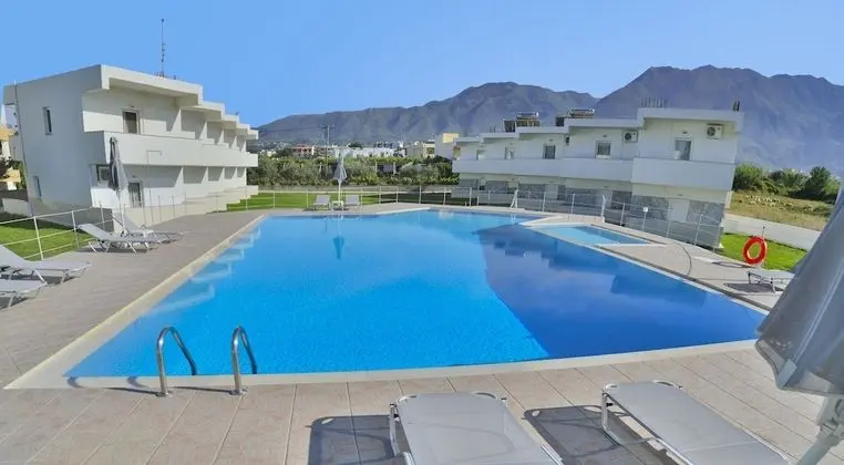 Reina Apartments