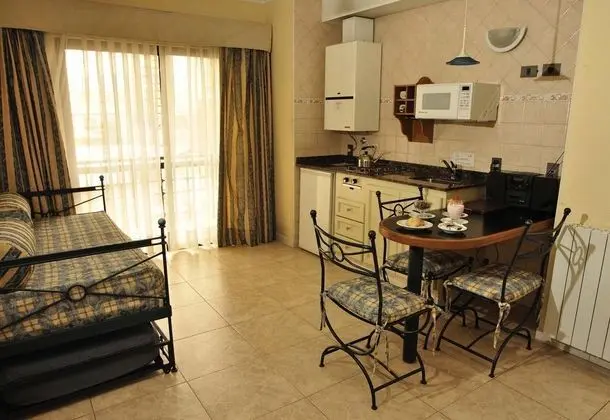 Reina Victoria Suites & Towers