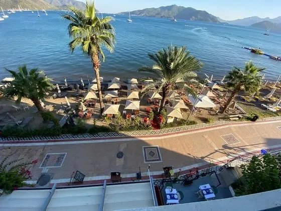 REIS BEACH HOTEL&RESTAURANT - Dış Mekan