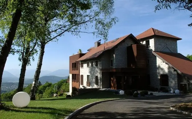 Relais & Châteaux Château des Avenieres - Dış Mekan