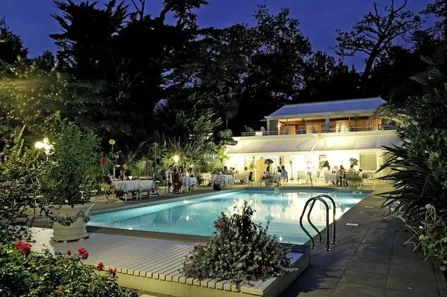 Relais & Châteaux Hôtel Parc Victoria - Havuz