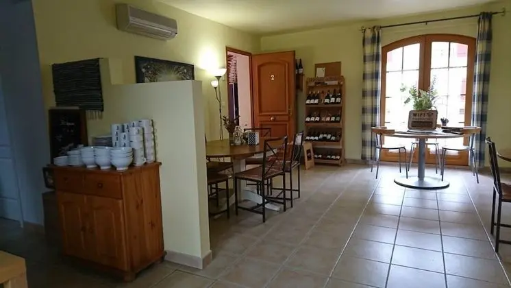 Relais de Laval - Lobi
