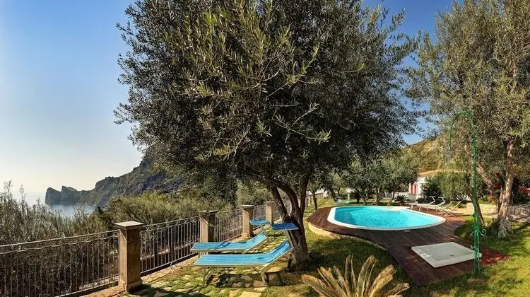 Relais Mamma Mia Stunning Villa With Garden Pool and sea Views at 5 Mins From the sea