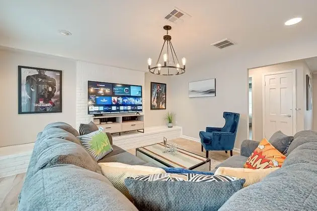 Relax Central in Houston, 10 Mins to Galleria, Work-cation, 4 Bdrms, 3 Baths