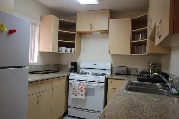 Relax and Comfortable 2 Bedroom Townhome - Mutfak