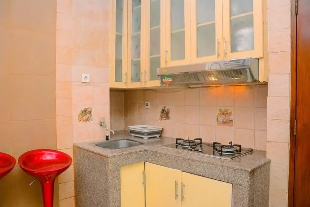 Relax and Cozy 1BR Mediterania Gajah Mada Apartment - Mutfak