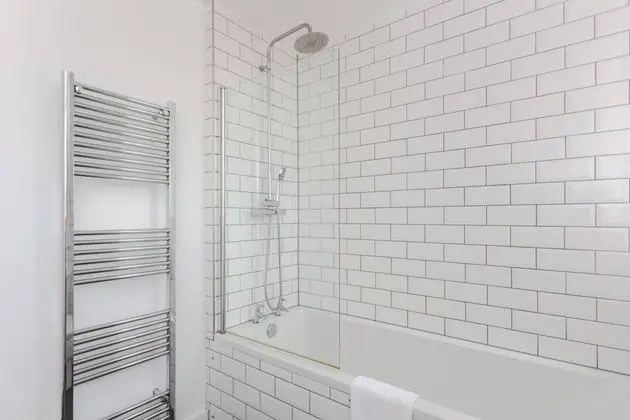 Relaxing 2 Bedroom Top Floor Apartment in Bethnal Green - Banyo Tipleri