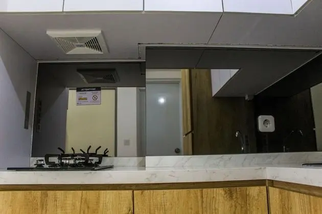 Relaxing 2BR Apartment at M-Town Residence By Travelio - Mutfak
