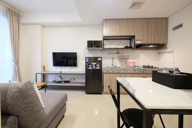 Relaxing 2BR Apartment Royal Olive Residence - Mutfak