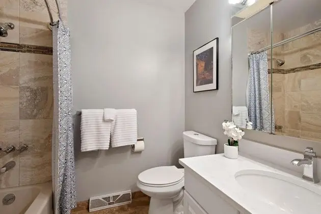 Relaxing Escape Complete With Home Theater and BBQ - Banyo Tipleri