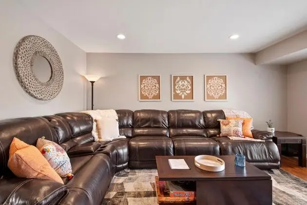 Relaxing Escape Complete With Home Theater and BBQ - Oda Düzeni